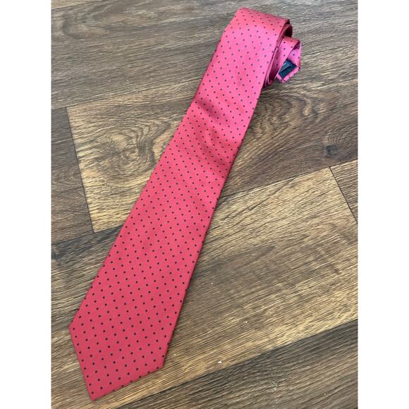 BANANA REPUBLIC 100 % Silk Tie Red & Black Mini Dot Pattern - Picture 7 of 10